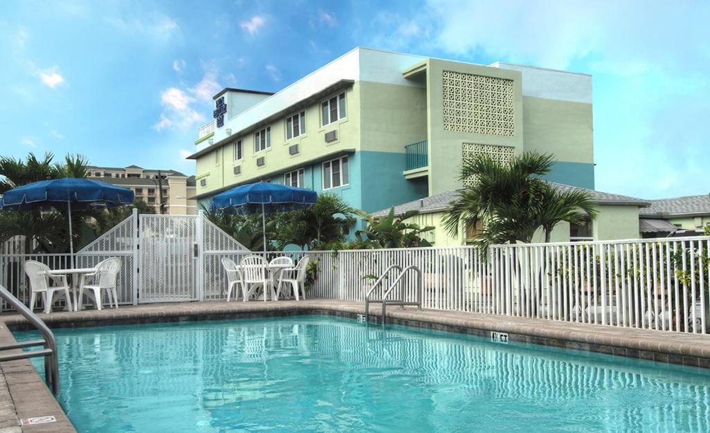 Palm Pavilion Hotel 2*